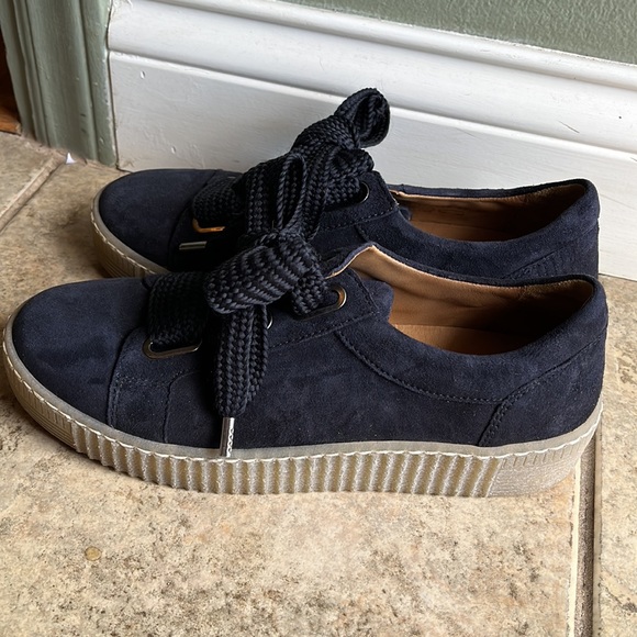 NEW!! Gabor Navy Wide Lace Tennis Shoes | Size 4 1/2 - Picture 9 of 12